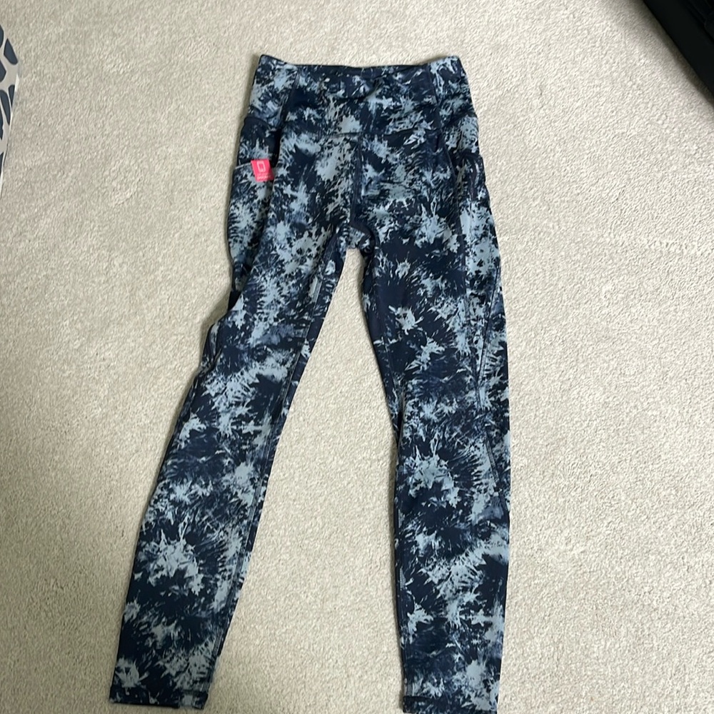 NWOT‎ MARIKA Darling Leggings with Cell Phone Pocket!